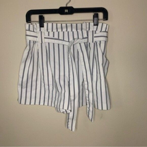 Zara Navy and White Striped Paperbag Shorts Size Medium - Picture 2 of 9